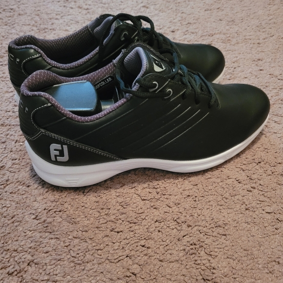 Footjoy golf shoes, mens - Picture 2 of 4